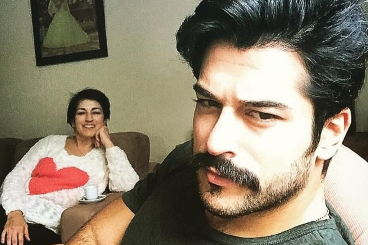 Burak Özçivit's Mother